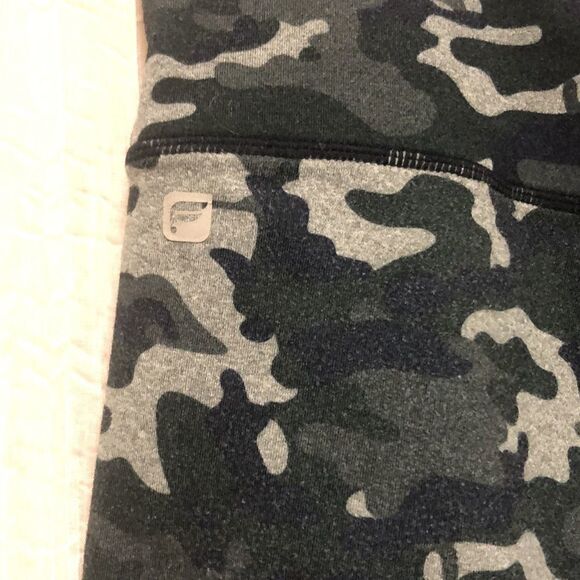 Fabletics XL Camo Green Charcoal Gray Define 7/8 High Waist PowerHold Leggings - Picture 10 of 12